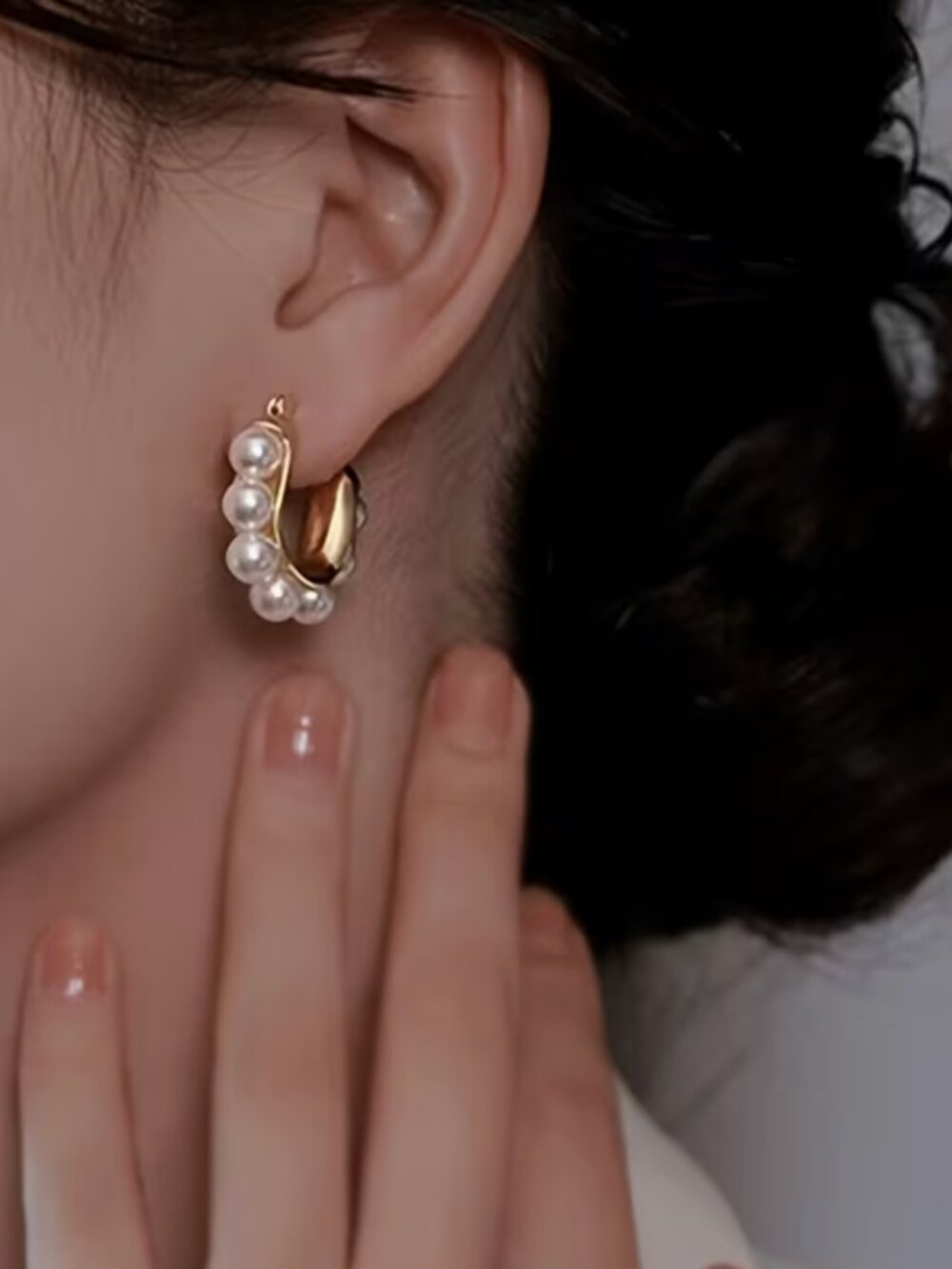 Elegant Pearl and Gold Tone Earrings Dainty Delicate Romantic Classy